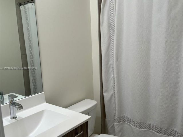 Home for rent at 6421 NW 102nd Path 101 - photo 5341632