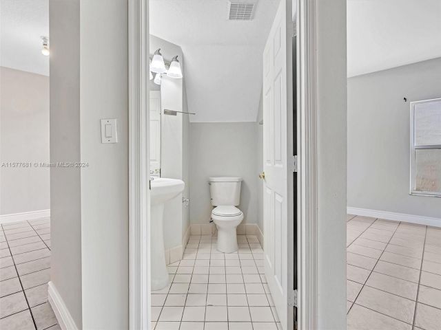 Home for rent at 1498 SW 106th Ave 1498 - photo 5344618