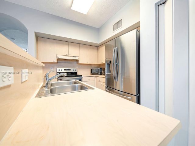 Home for rent at 8555 SW 152nd Ave 103 - photo 5341425