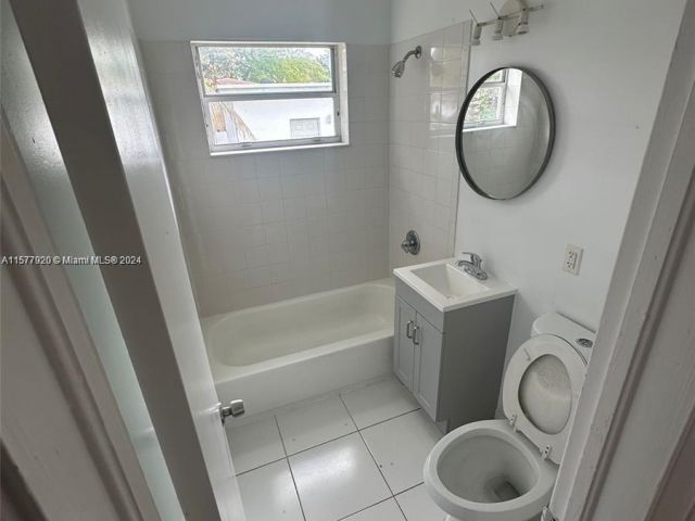 Home for rent at 500 NE 162nd St - photo 5349882