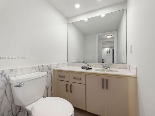 Apartment for sale  Unit #606 - photo 5352546