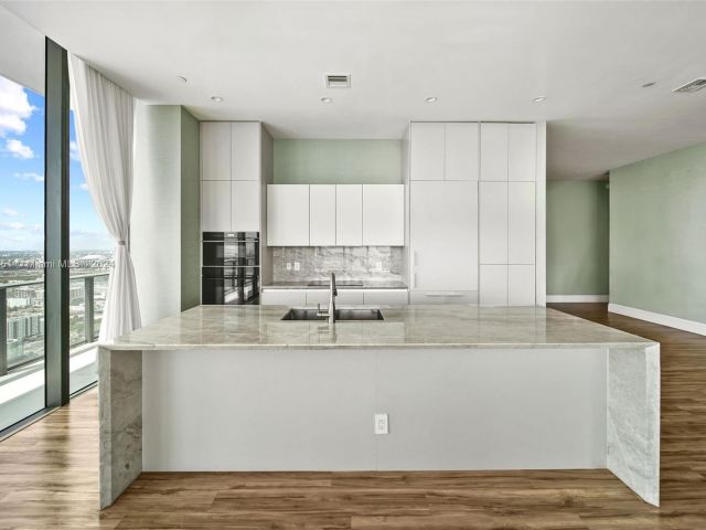 Apartment for sale  Unit #PH5201 - photo 5349044