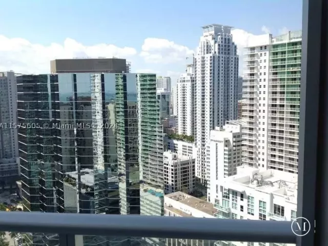1-bedroom condo for sale in Miami - 1300 BRICKELL BAY DR 3400 - MondialRealty