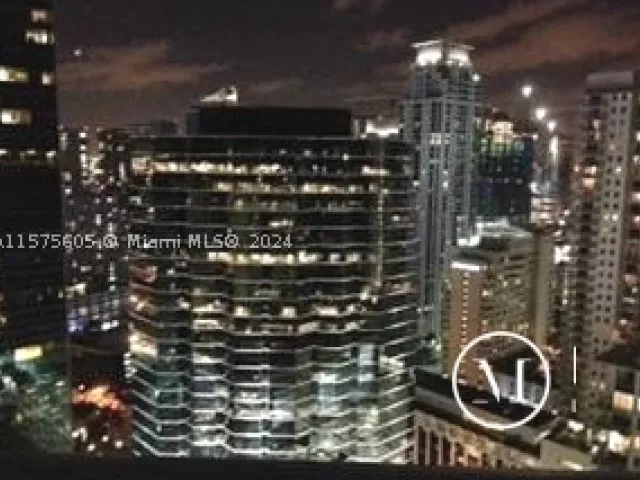 1-bedroom condo for sale in Miami - 1300 BRICKELL BAY DR 3400 - MondialRealty