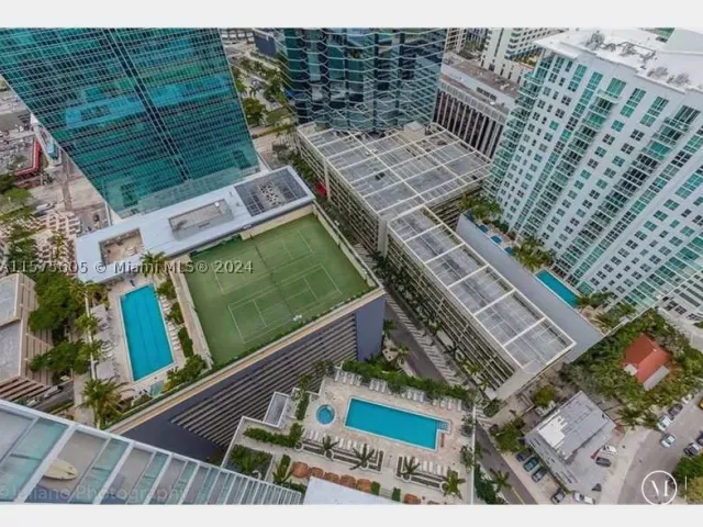 1-bedroom condo for sale in Miami - 1300 BRICKELL BAY DR 3400 - MondialRealty