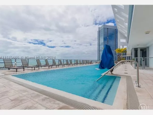 1-bedroom condo for sale in Miami - 1300 BRICKELL BAY DR 3400 - MondialRealty