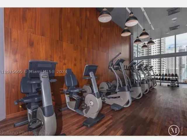 1-bedroom condo for sale in Miami - 1300 BRICKELL BAY DR 3400 - MondialRealty