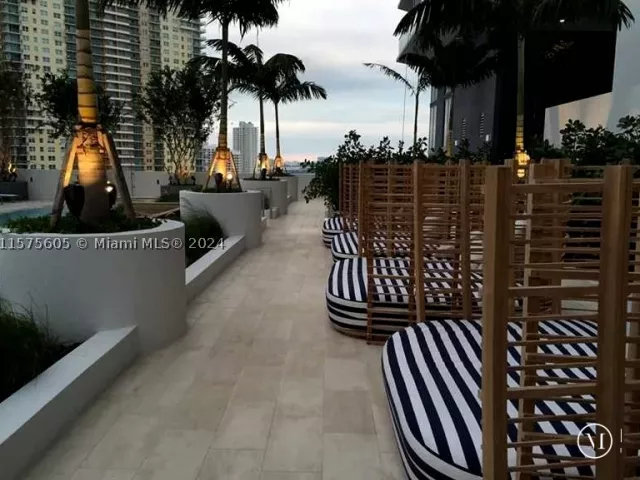 1-bedroom condo for sale in Miami - 1300 BRICKELL BAY DR 3400 - MondialRealty