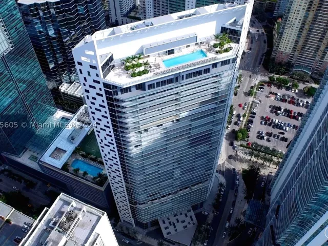 1-bedroom condo for sale in Miami - 1300 BRICKELL BAY DR 3400 - MondialRealty