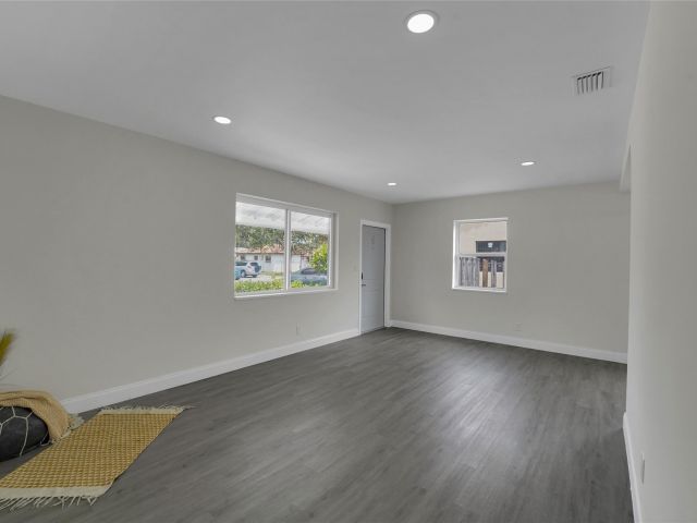 Home for rent at 1532 NW 1st Ave - photo 5364590