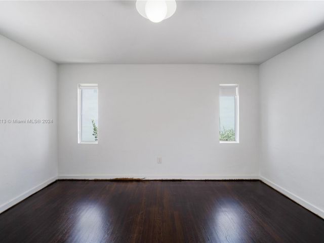 Home for rent at 550 W 49th St - photo 5398999