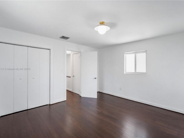 Home for rent at 550 W 49th St - photo 5399000
