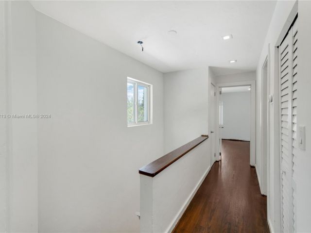 Home for rent at 550 W 49th St - photo 5399004