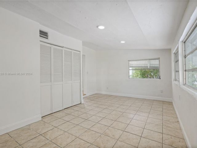 Home for rent at 611 SW 9th St - photo 5351375