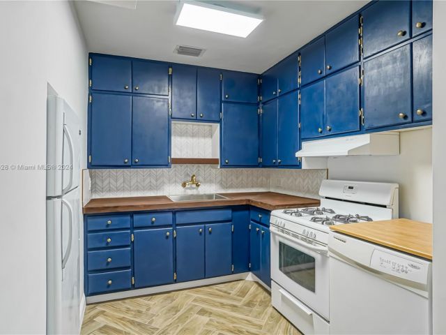 Home for rent at 611 SW 9th St - photo 5351377