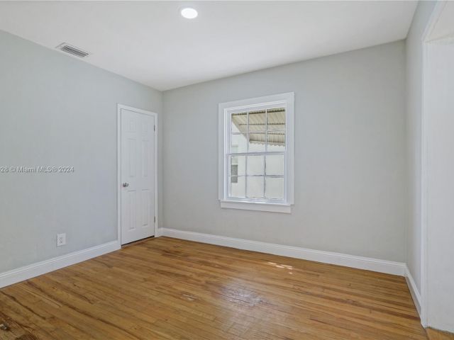 Home for rent at 611 SW 9th St - photo 5351379