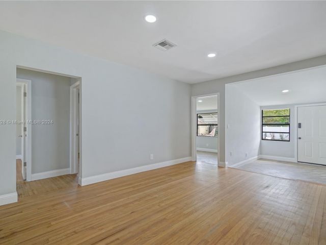 Home for rent at 611 SW 9th St - photo 5351383