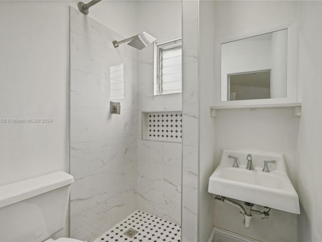 Home for rent at 611 SW 9th St - photo 5351385