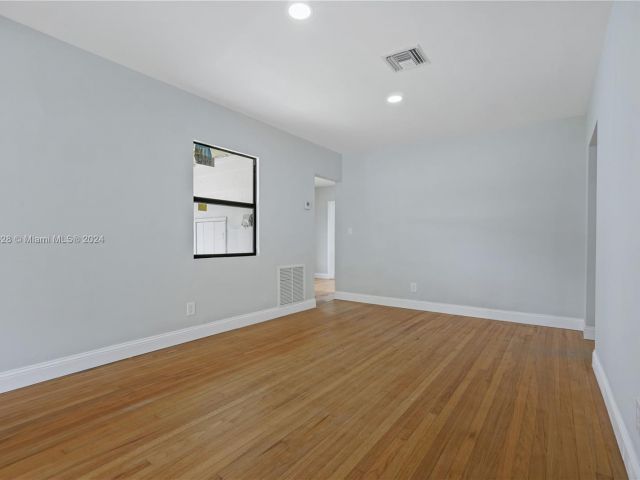 Home for rent at 611 SW 9th St - photo 5351388
