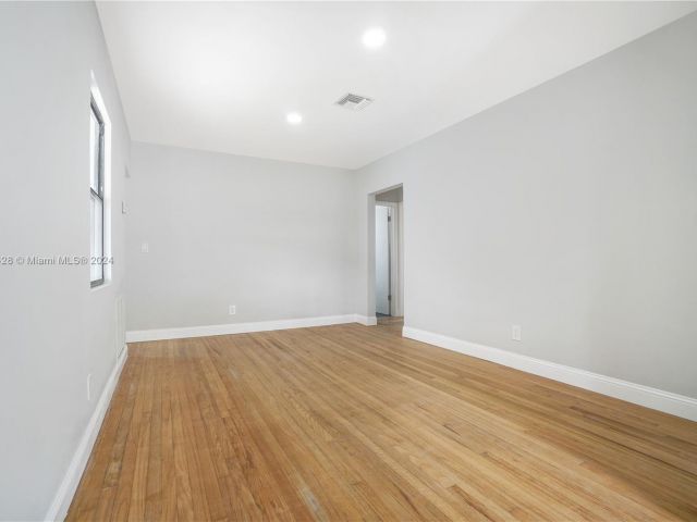 Home for rent at 611 SW 9th St - photo 5351389