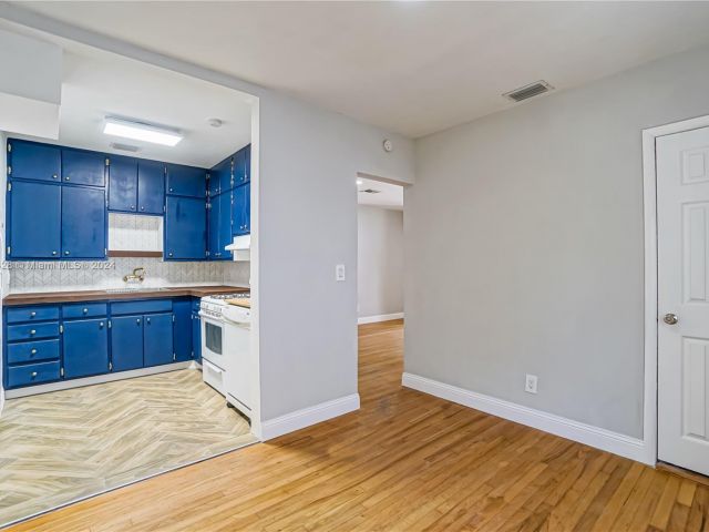 Home for rent at 611 SW 9th St - photo 5351394