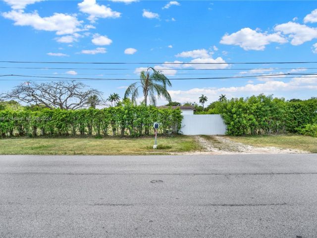 Home for sale at 18200 SW 262nd St - photo 5354872