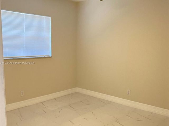 Home for rent at 4030 NE 2nd Ter - photo 5352049