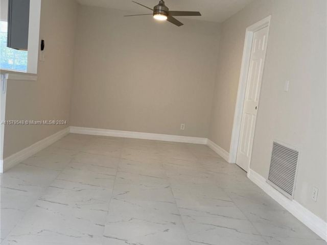 Home for rent at 4030 NE 2nd Ter - photo 5352056