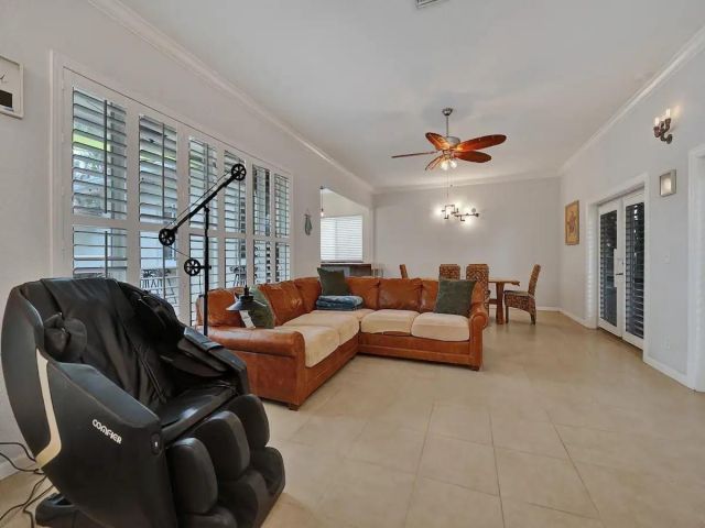 Home for sale at 737 Hollywood Blvd - photo 5404076