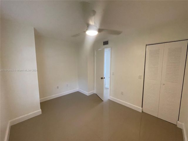 Home for rent at 12370 SW 52nd Place - photo 5353122
