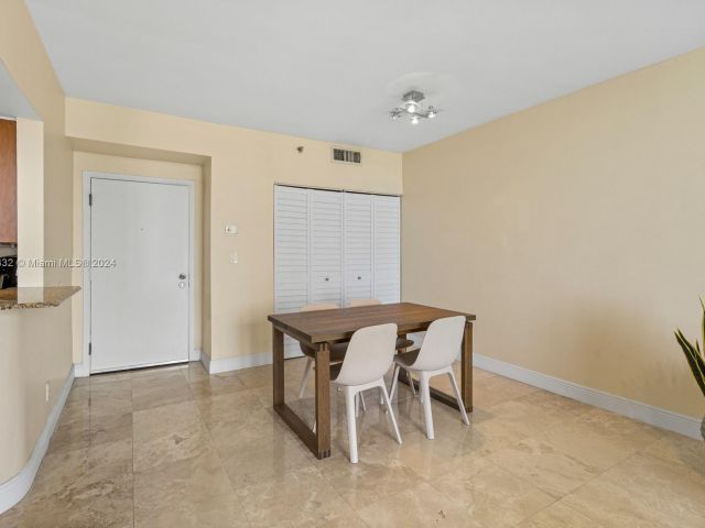 Apartment for sale  Unit #PH21 - photo 5354449