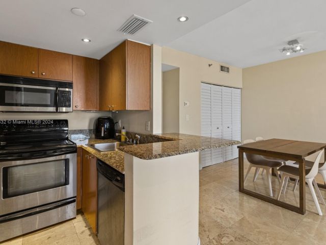 Apartment for sale  Unit #PH21 - photo 5354453