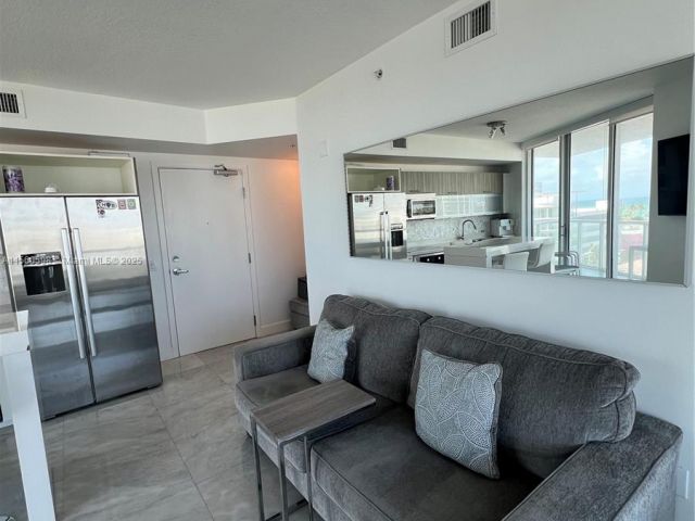 1-bedroom condo for sale in Miami Beach - 6700 Indian Creek Dr 701 - MondialRealty