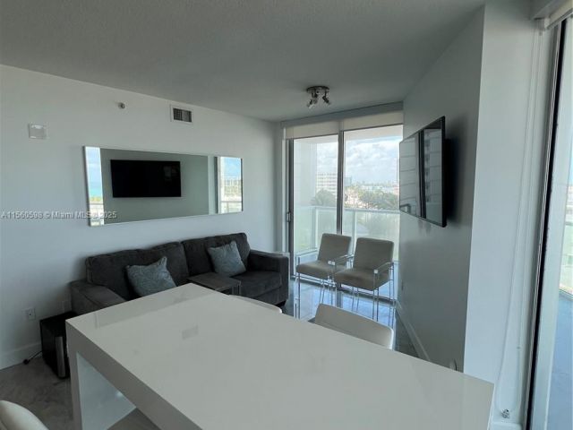 1-bedroom condo for sale in Miami Beach - 6700 Indian Creek Dr 701 - MondialRealty