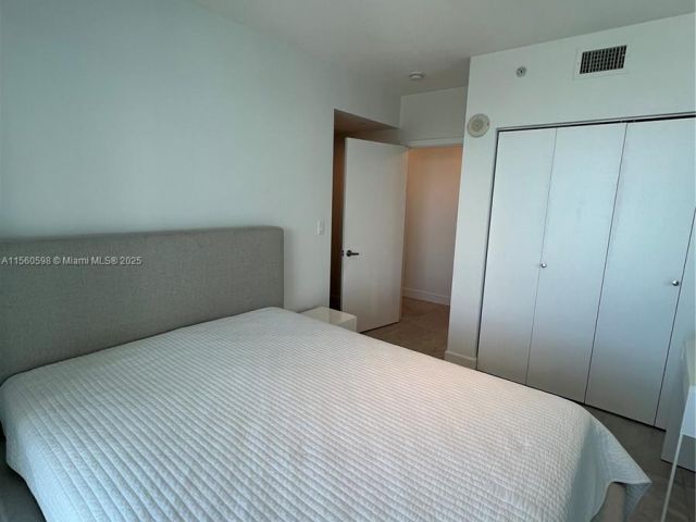 1-bedroom condo for sale in Miami Beach - 6700 Indian Creek Dr 701 - MondialRealty