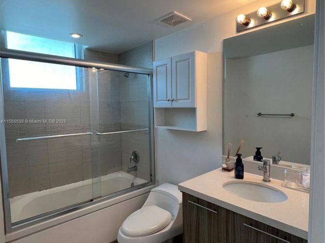 1-bedroom condo for sale in Miami Beach - 6700 Indian Creek Dr 701 - MondialRealty