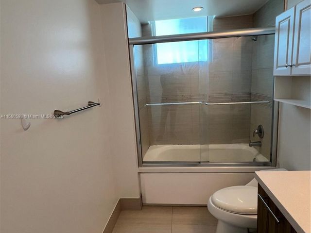 1-bedroom condo for sale in Miami Beach - 6700 Indian Creek Dr 701 - MondialRealty