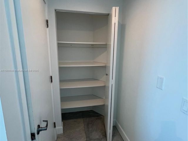 1-bedroom condo for sale in Miami Beach - 6700 Indian Creek Dr 701 - MondialRealty