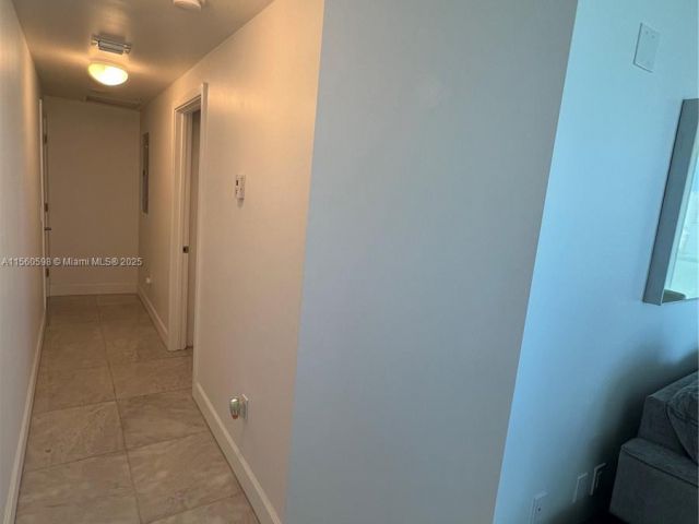 1-bedroom condo for sale in Miami Beach - 6700 Indian Creek Dr 701 - MondialRealty