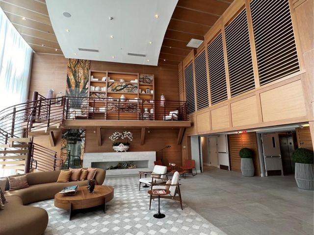 1-bedroom condo for sale in Miami Beach - 6700 Indian Creek Dr 701 - MondialRealty