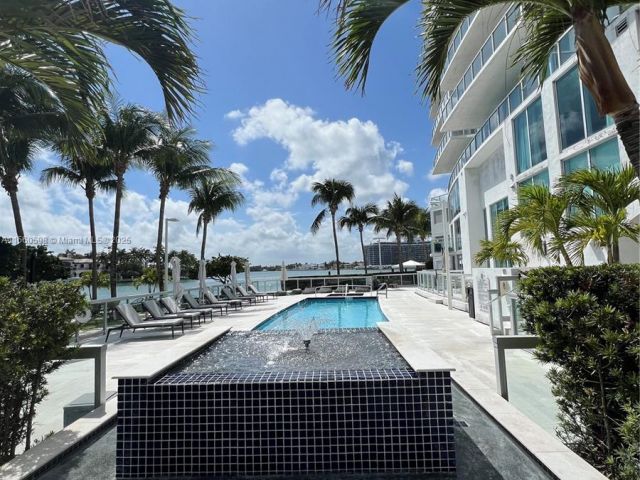 1-bedroom condo for sale in Miami Beach - 6700 Indian Creek Dr 701 - MondialRealty