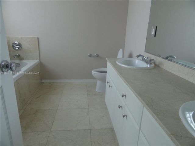 Home for rent at 506 SW 4th Ave 506 - photo 5355753