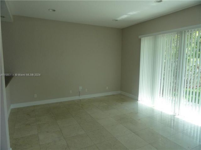 Home for rent at 506 SW 4th Ave 506 - photo 5355755