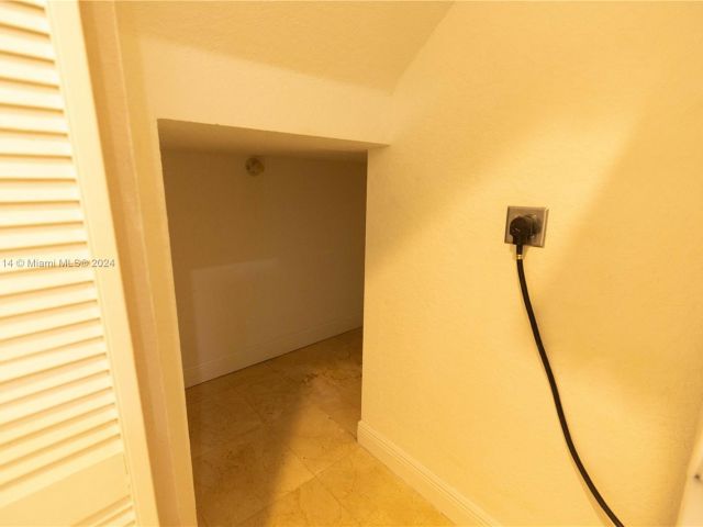 Home for rent at 506 SW 4th Ave 506 - photo 5489117