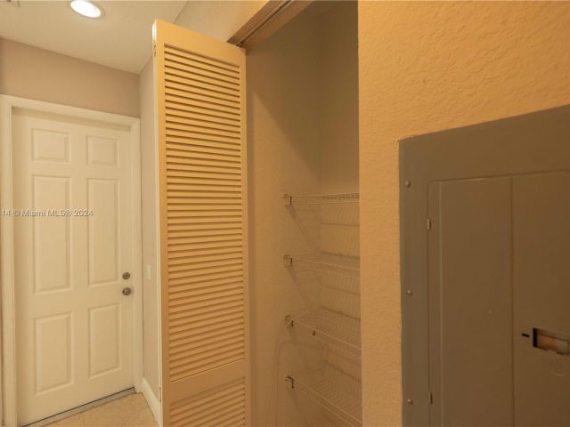 Home for rent at 506 SW 4th Ave 506 - photo 5489119