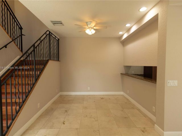 Home for rent at 506 SW 4th Ave 506 - photo 5489121