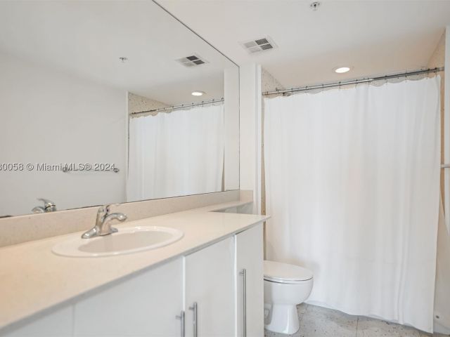 3-bedroom condo for sale in Miami - 325 NE Biscayne Blvd 1923 - MondialRealty