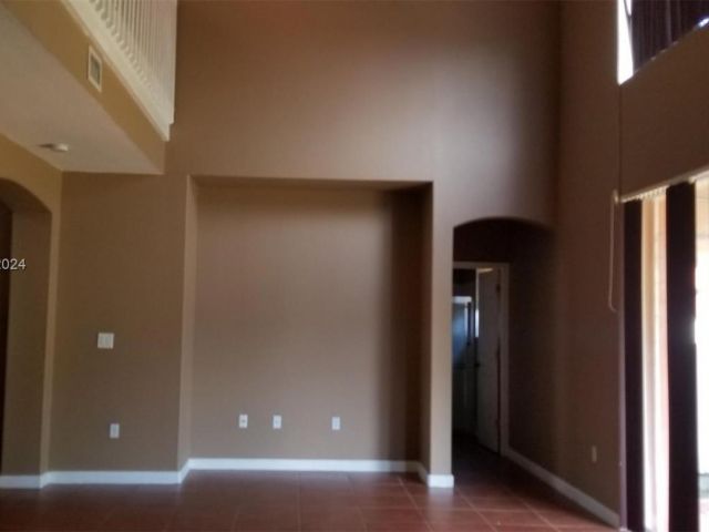 Home for rent at 1606 SE 16th St - photo 5359650