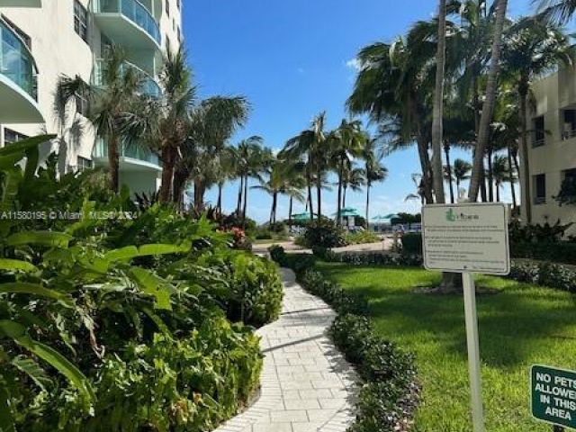 1-bedroom condo for sale in Hollywood - 3801 S Ocean Dr 2D - MondialRealty