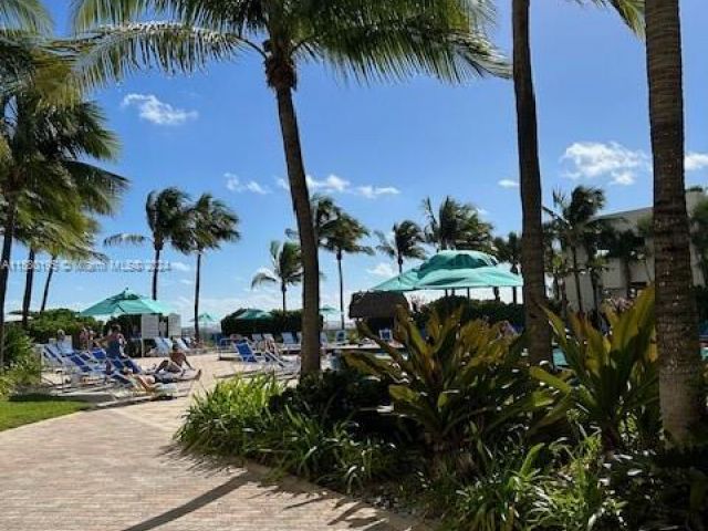 1-bedroom condo for sale in Hollywood - 3801 S Ocean Dr 2D - MondialRealty